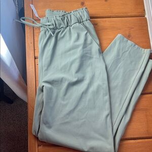 Women’s Lululemon Rosemary Green Keep Moving Pant